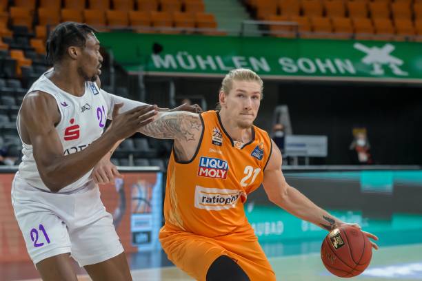 而是严格按 而是严格按