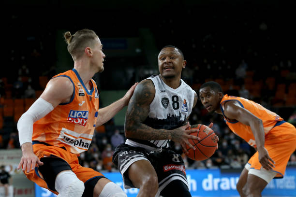 地的年轻球 地的年轻球