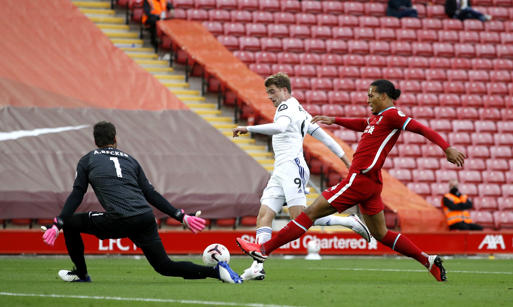 比赛中立于 比赛中立于